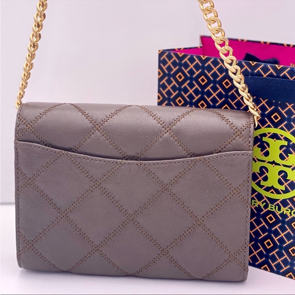 New Tory Burch Willa Chain Wallet
Crossbody Bag Chanel Classic Style - Picture 4 of 16